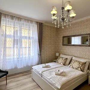  Apartment Romance In The Old Town